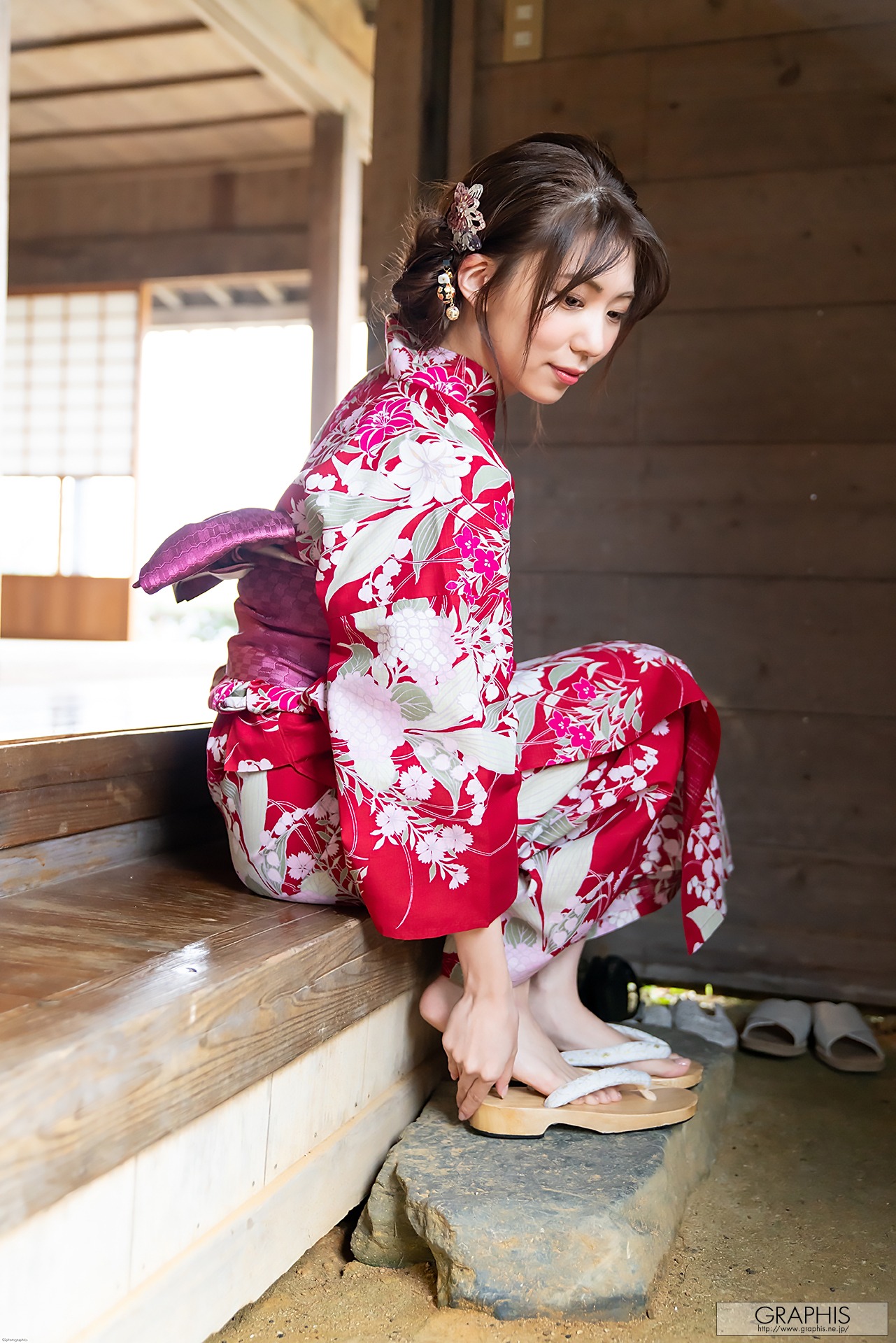 [Graphis] Gals - Aika Yamagishi 山岸逢花 200P(175)