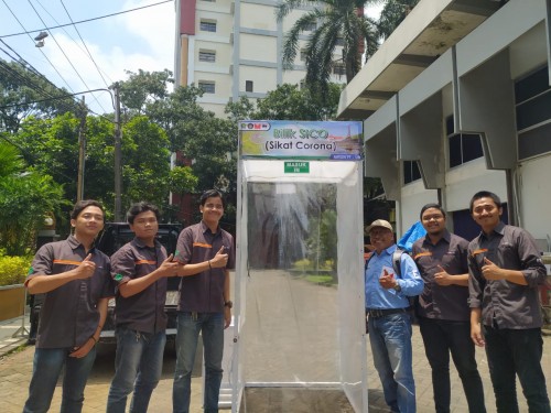 25 januari 2021 pukul 08.00 wib . Gubernur Jatim Dapat Bantuan Screening Room dari Mahasiswa