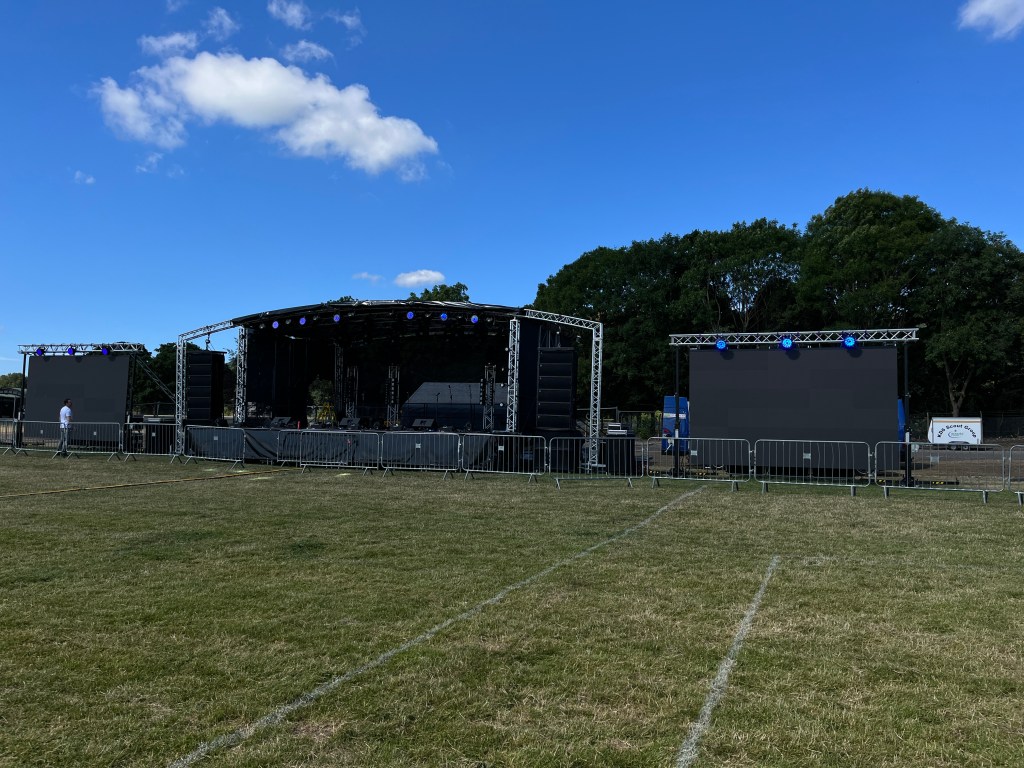 Shirejam stage