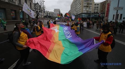 В центре города перекрыли улицы для проведения официальных уличных гонок