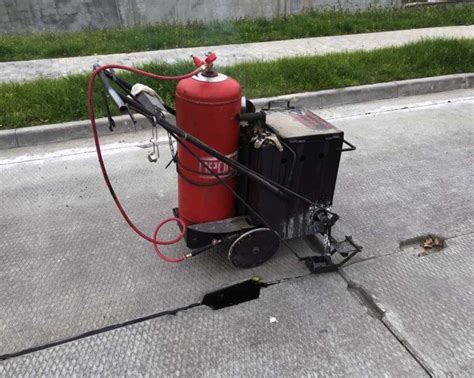 Современное оборудование для укладки асфальта с высокой производительностью и точностью