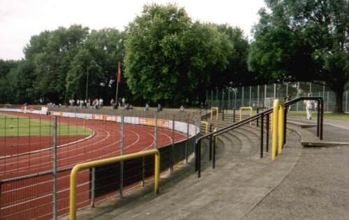 Bus linien nach hallenbad wananas in herne. DSC Wanne-Eickel vs. Westfalia Herne 0:1