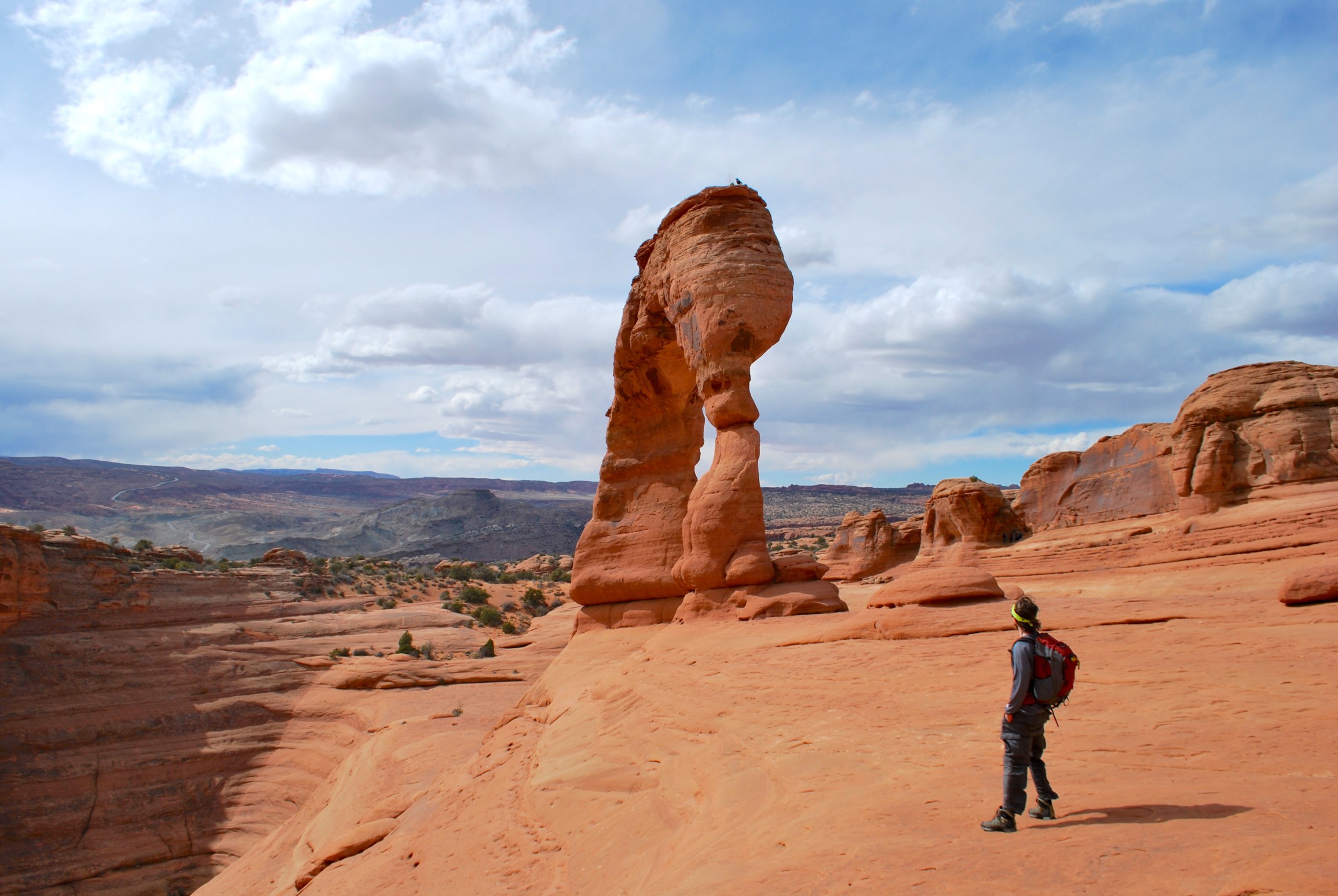 The ultimate guide to exploring Arches National Park in Utah. Includes the top tips, tricks, activities, the best hiking in Arches National Park, and the most used photography tips. This comprehensive guide is everything you need to know before you explore this amazing destination! Pin now read later.