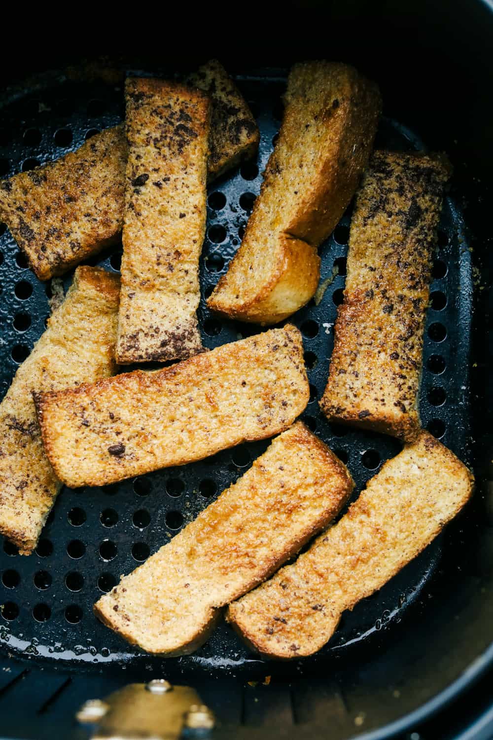 Air Fryer French Toast Sticks are a super fun fast way to make breakfast in the morning. Coated in a vanilla and cinnamon egg mixture, these fry up absolutely amazing! Golden brown french toast sticks.