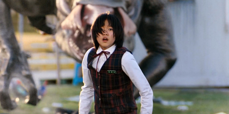 A monster emerges from seoul's han river and begins attacking people. Movie Review The Host Gwoemul 2006 The U Reviews
