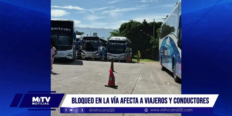 Bloqueo en la vía afecta viajeros y conductores