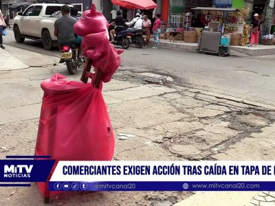 COMERCIANTES EXIGEN ACCIÓN TRAS CAÍDA EN TAPA DE RED