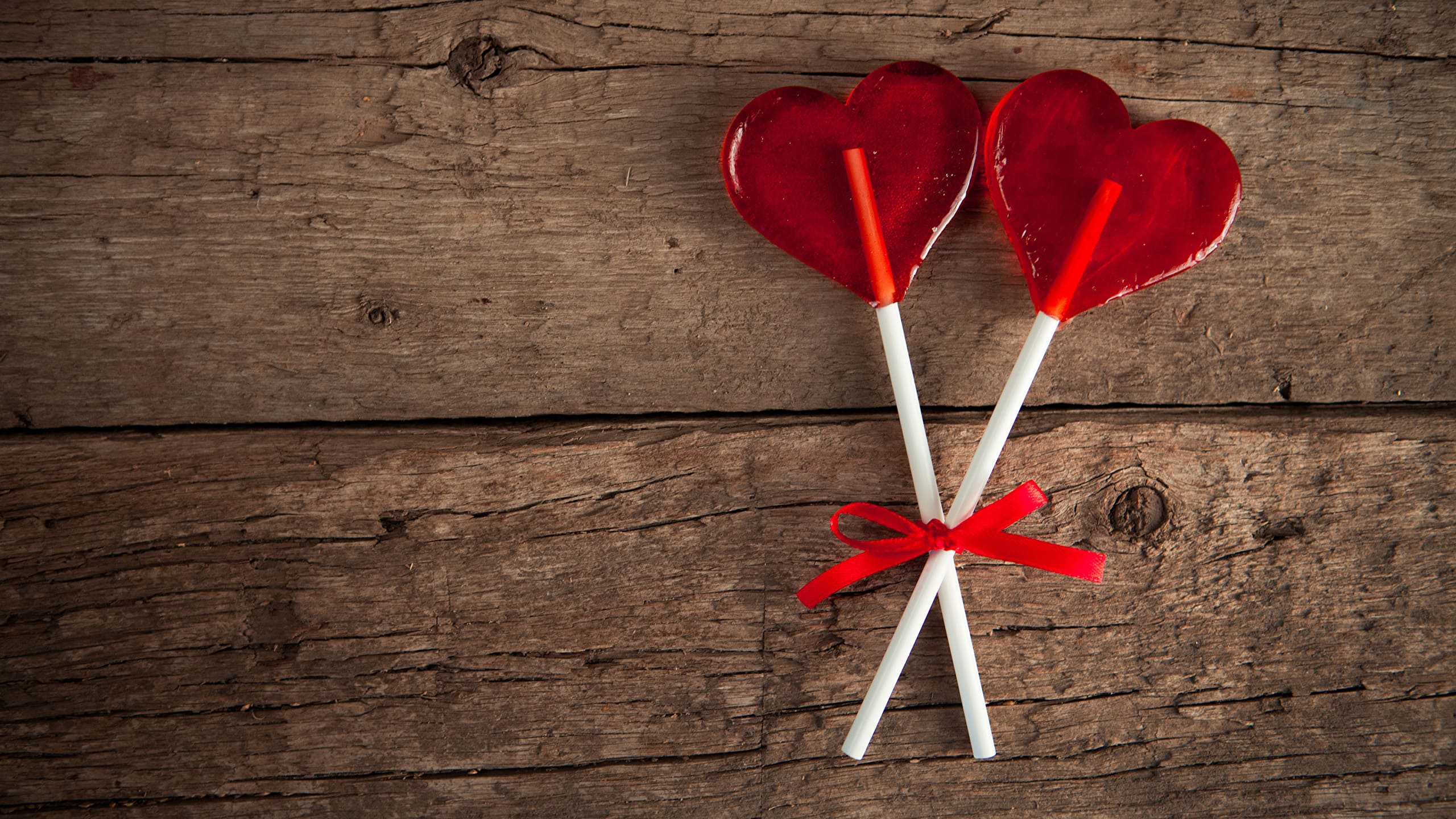 сердце нарисованное кровью