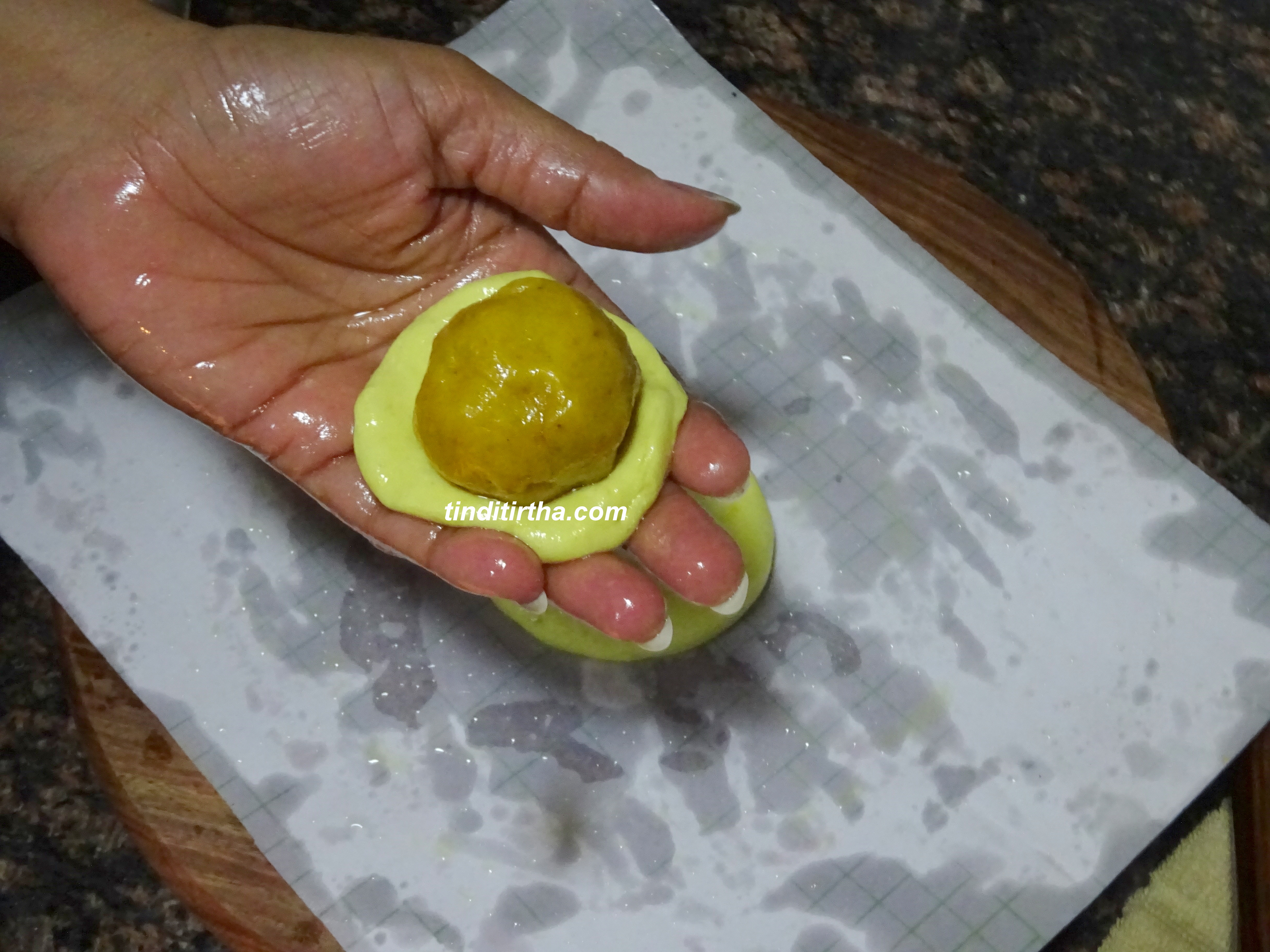 ANANAS HOLIGE / PINEAPPLE POORAN POLI TINDITIRTHA