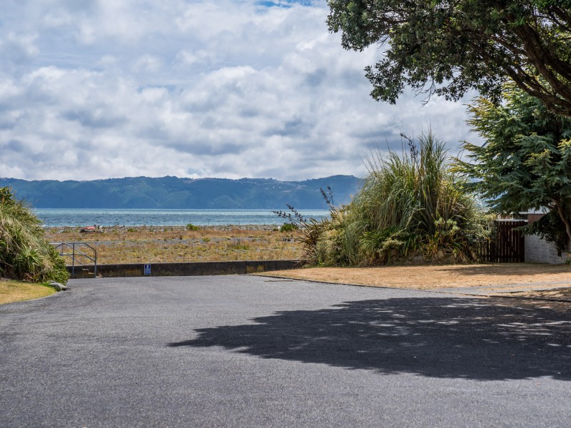 Stretching for 72 miles along the atlantic coast on the oute. 4a Nikau Street, Eastbourne Lower Hutt City 5013 - Tommy's