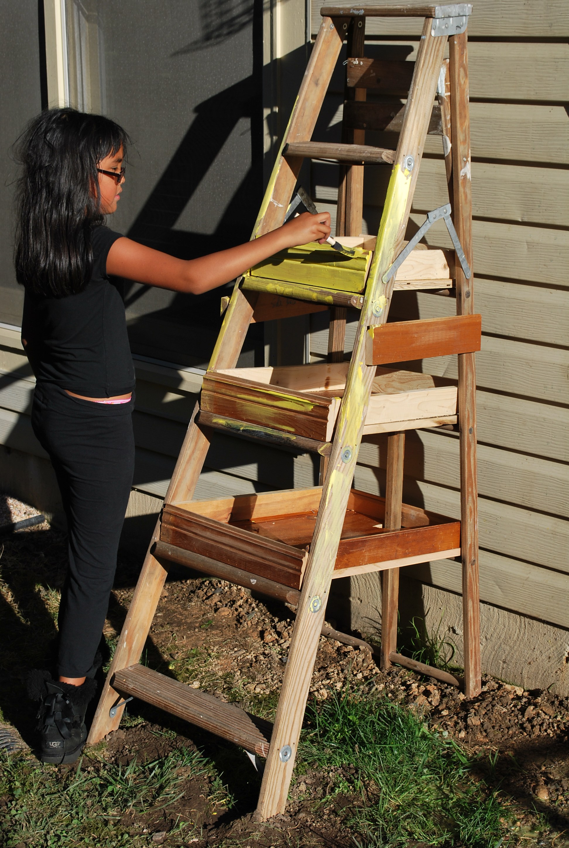Turn That Old Wooden Ladder Into An Herb Garden ToolBox Divas