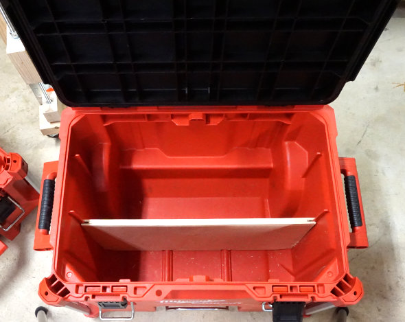 Cutting tools can be used for wood, metals, glass or any other type of material. Comparing Milwaukee Packout and Dewalt Tough System