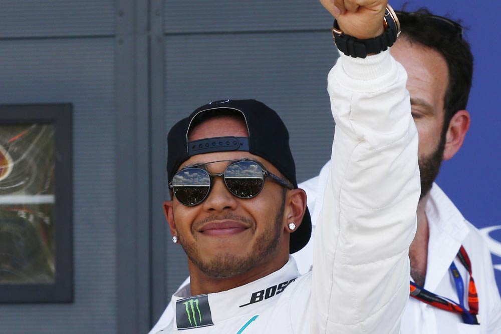 Lewis Hamilton feiert Poleposition beim Heim-GP © Mercedes AMG Petronas F1 Team