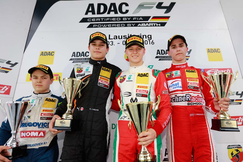 Thomas Preining auf dem Podest © ADAC Motorsport - Gruppe C