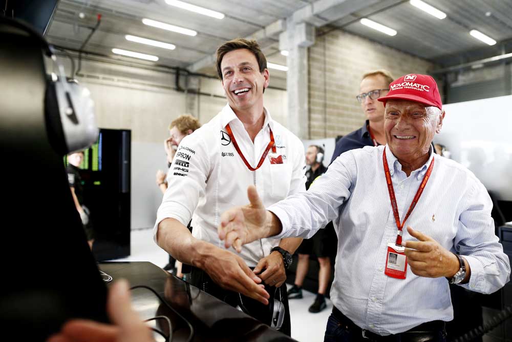 Toto Wolff und Niki Lauda gratulieren Nico Rosberg © Daimler AG
