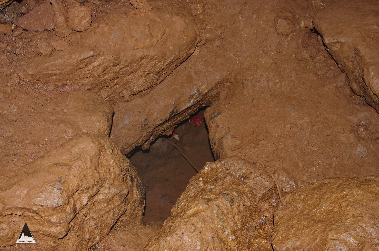 В манском районе красноярского края, в трех километрах от поселка орешное раскинула свои ветви — ходы самая . Vostochnyj Sayan Peshera Bolshaya Oreshnaya