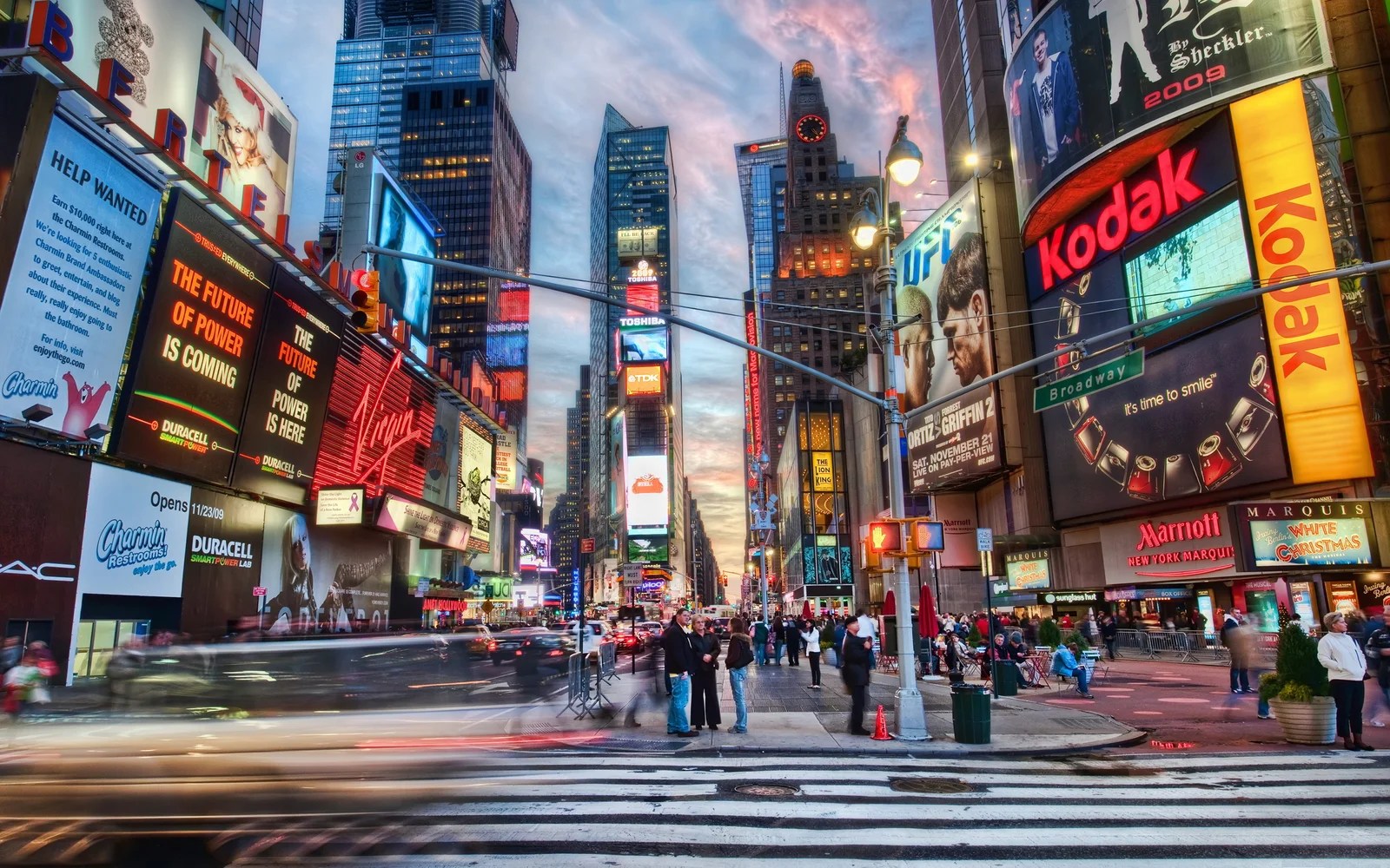 Het stijlvolle holiday inn express berlin city centre west biedt 158heldere kamers niet ver van kurfurstendamm. Times Square New York: The Most Famous Entertainment