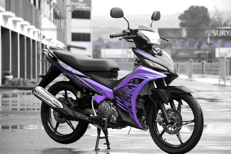 Buat loe pada yang lagi sibuk pengen ngerombak motor loe agar keren dan memberikan kesan menawan ketika dibawah sama pacar maka pilihan yang tepat kali ini adalah motor yamaha jupiter mx kalian bisa dirombak makin keren dan. Modifikasi Jupiter Mx Warna Ungu Modifikasi Motor Terbaru