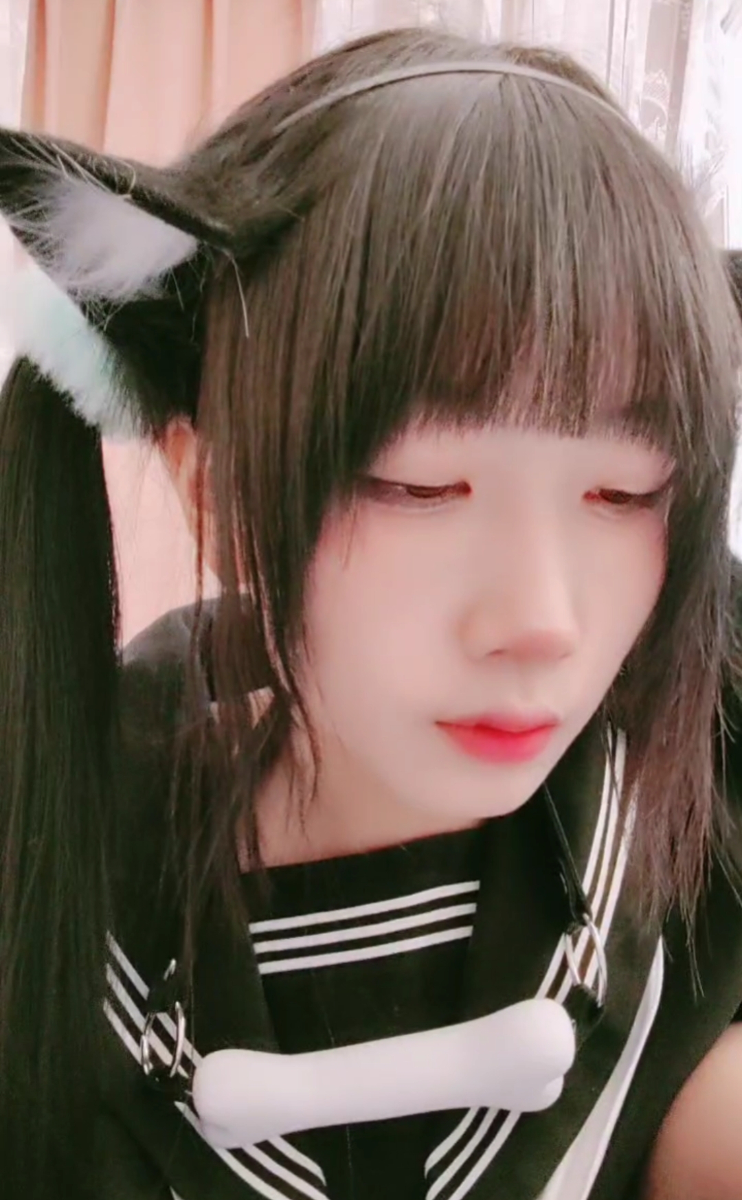 极品尤物美少女!清纯系天花板!JK装双马尾,撩起裙子开档黑丝,玻璃棒抽插无毛嫩穴,大黑牛自慰-资源巴士