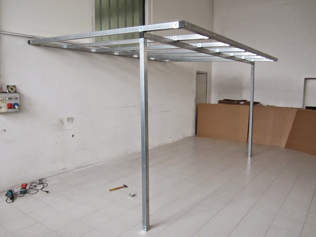 Pergola in alluminio classica addossata, copertura in policarbonato da 16 mm con. KIT STRUTTURE IN METALLO FAI DA TE
