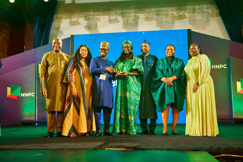Joseph Mordi, General Manager, Wells & Geoscience Operations, Shell Nigeria Exploration and Production Company Limited (SNEPCo), alongside other Shell leaders, receives an award from the Special Adviser to the President on Energy, Olu Verheijen, during the NNPC Awards Night and Dinner at the 2026 Nigeria Oil and Gas (NOG) Conference and Exhibition in Abuja.