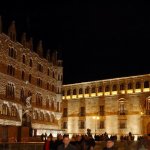 Condenada la Diputación de León por discriminar a un medio digital en el reparto de publicidad institucional Vista panorámica del inicio de la calle Ancha, a la izquierda la Casa Botines creada por el arquitecto catalán Antonio Gaudi y a la derecha el Palacio de los Guzmanes sede de la Diputación provincial de León. Foto: Emilio del Prado