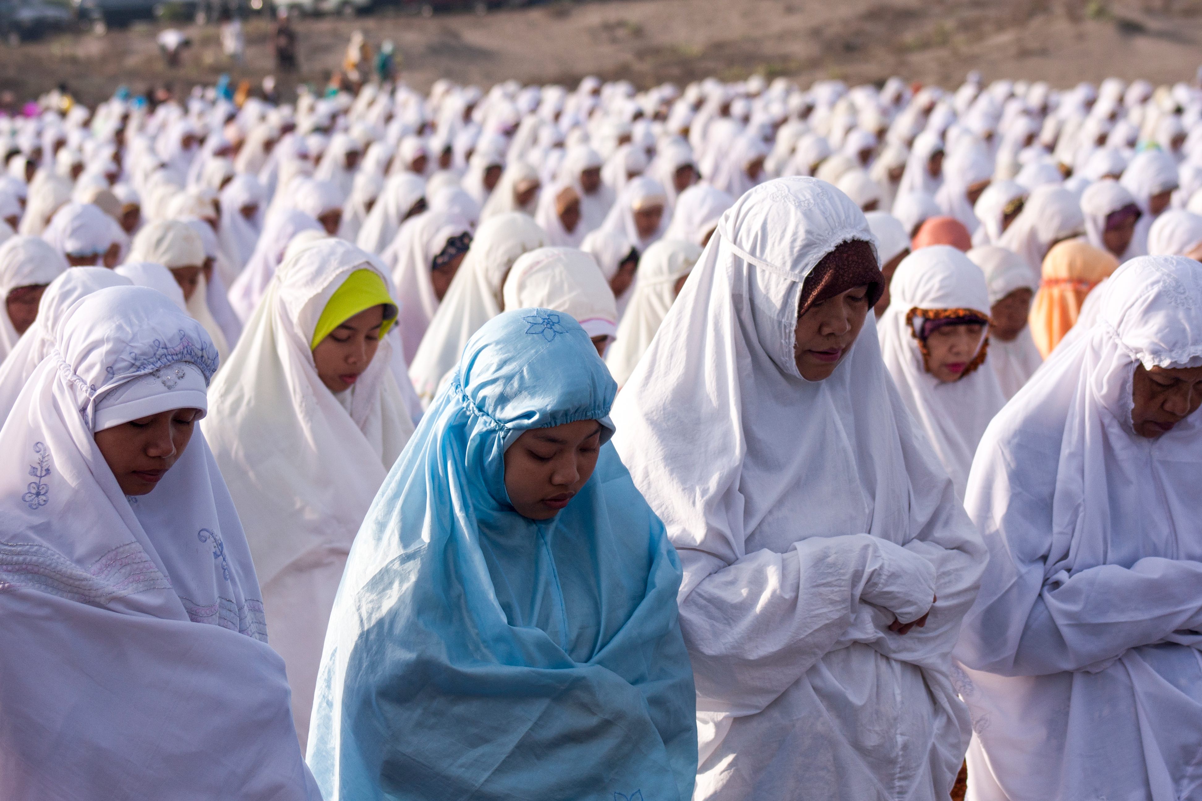 Wajib Dihafal, Ini Bunyi Bacaan Doa Sholat Tarawih - Umroh.com