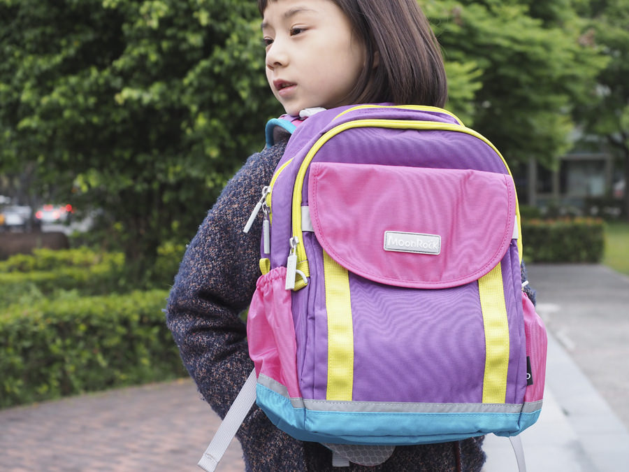 MoonRock才是有認證的護脊書包！