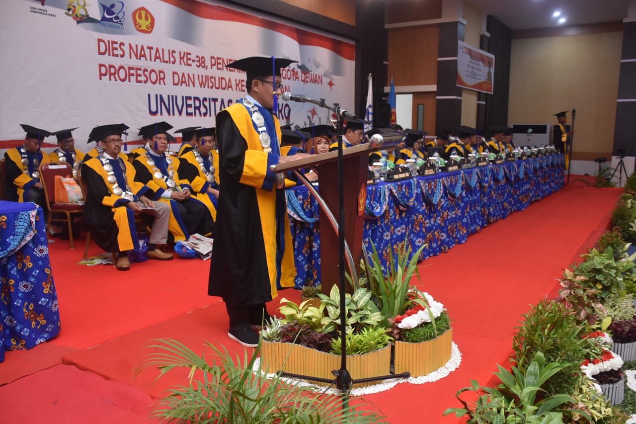 Wisuda Ke 98 & Pengukuhan Dua Guru Besar Jadi Puncak Acara Dies Natalies  Untad Ke 38 | Universitas Tadulako