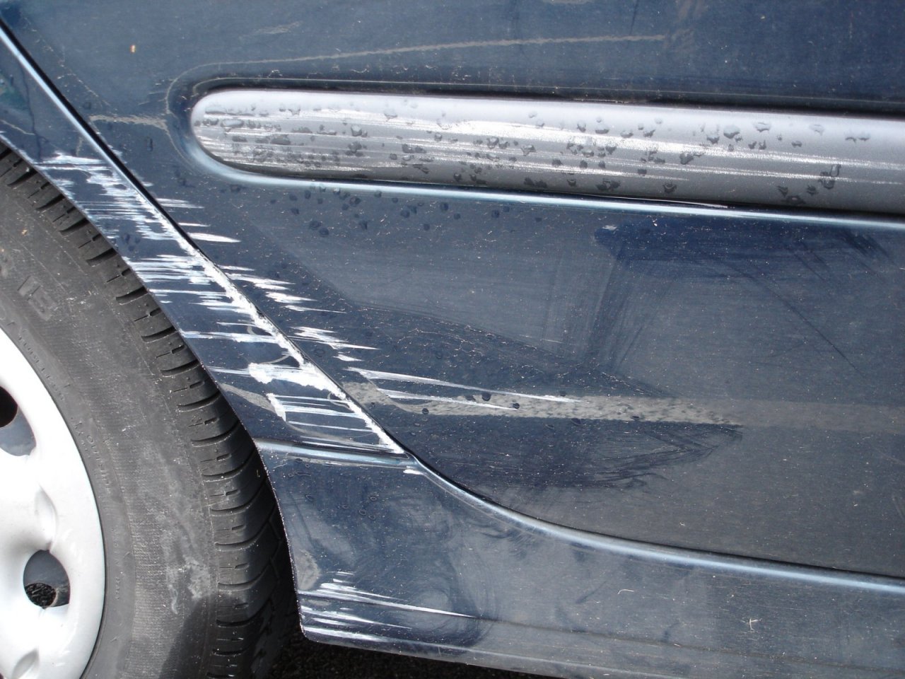 Soyez particulièrement vigilant si la carrosserie de votre voiture . Comment reparer grosse rayure voiture ? La rÃ©ponse est sur