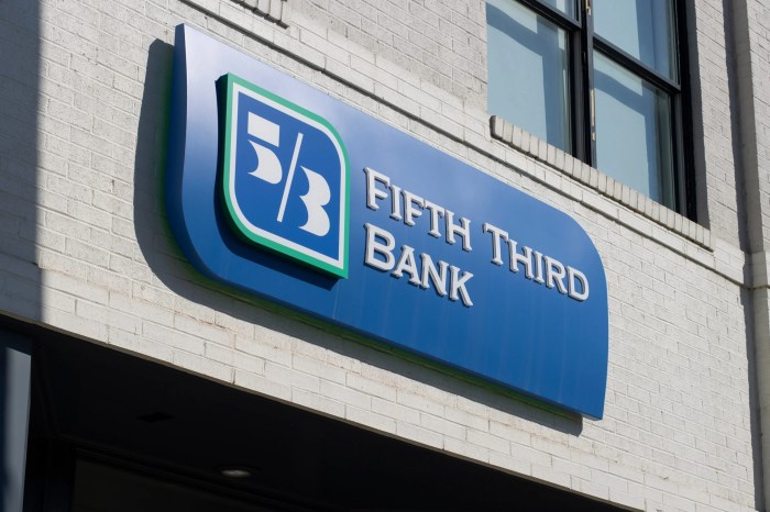 Fifth Third Bank moving out of downtown Louisville location | whas11.com