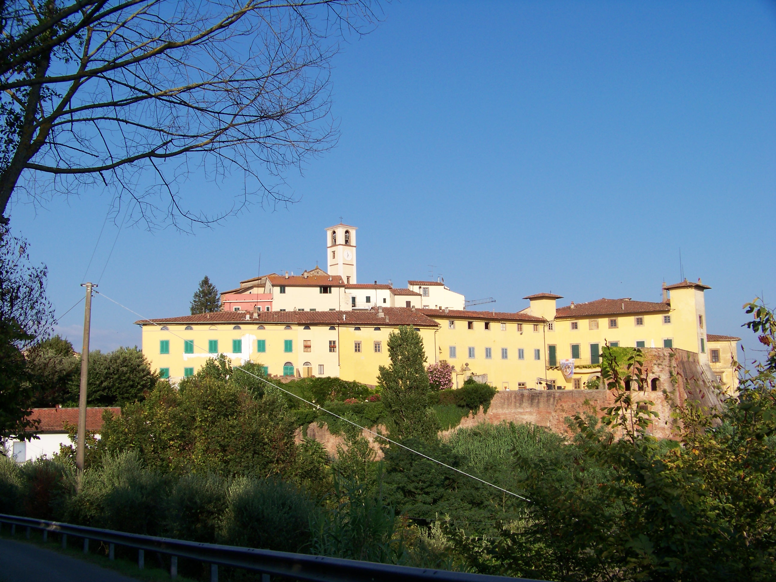 Montecastello (Pontedera) - Wikipedia 1944_x_2592_jpg