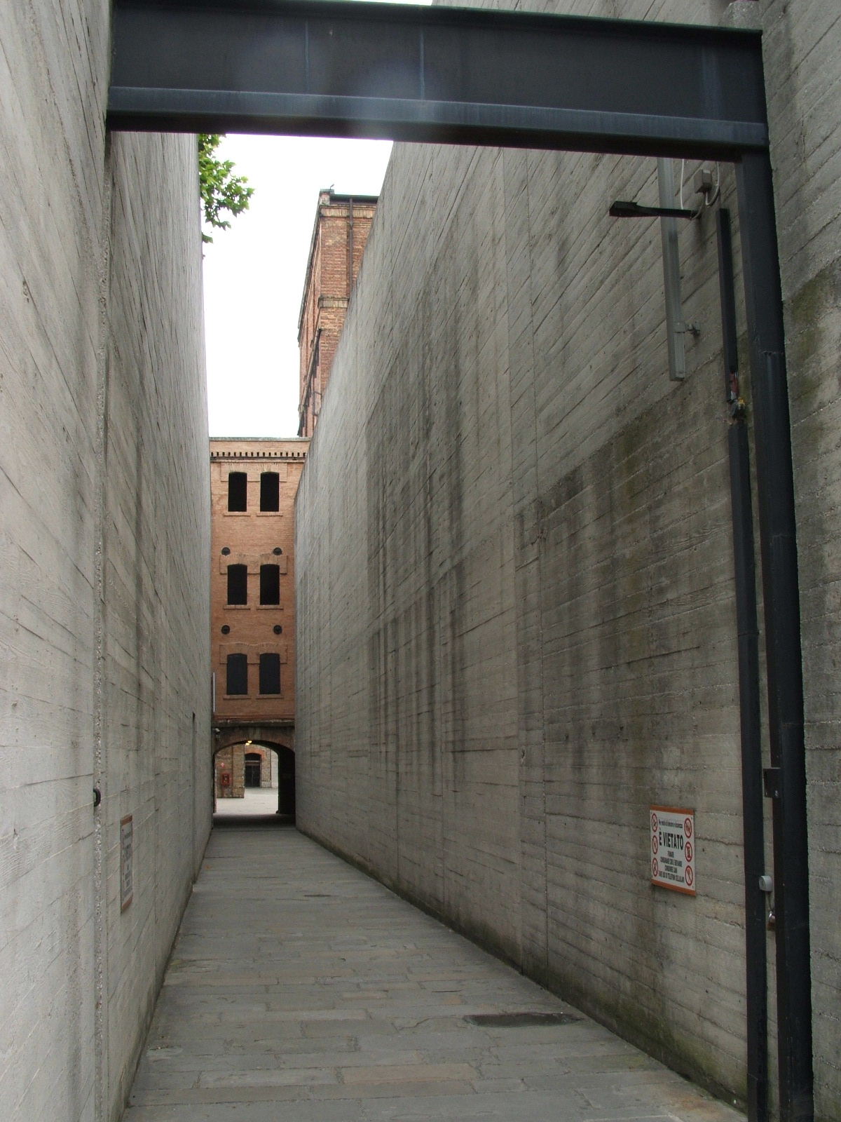 Risiera Di San Sabba - Wikipedia 1600_x_1200_jpg
