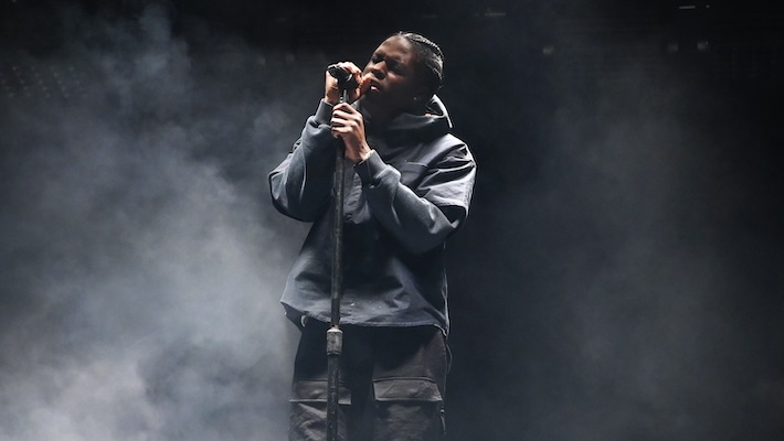 Daniel Caesar Wants You To ‘Have A Baby (With Me)’