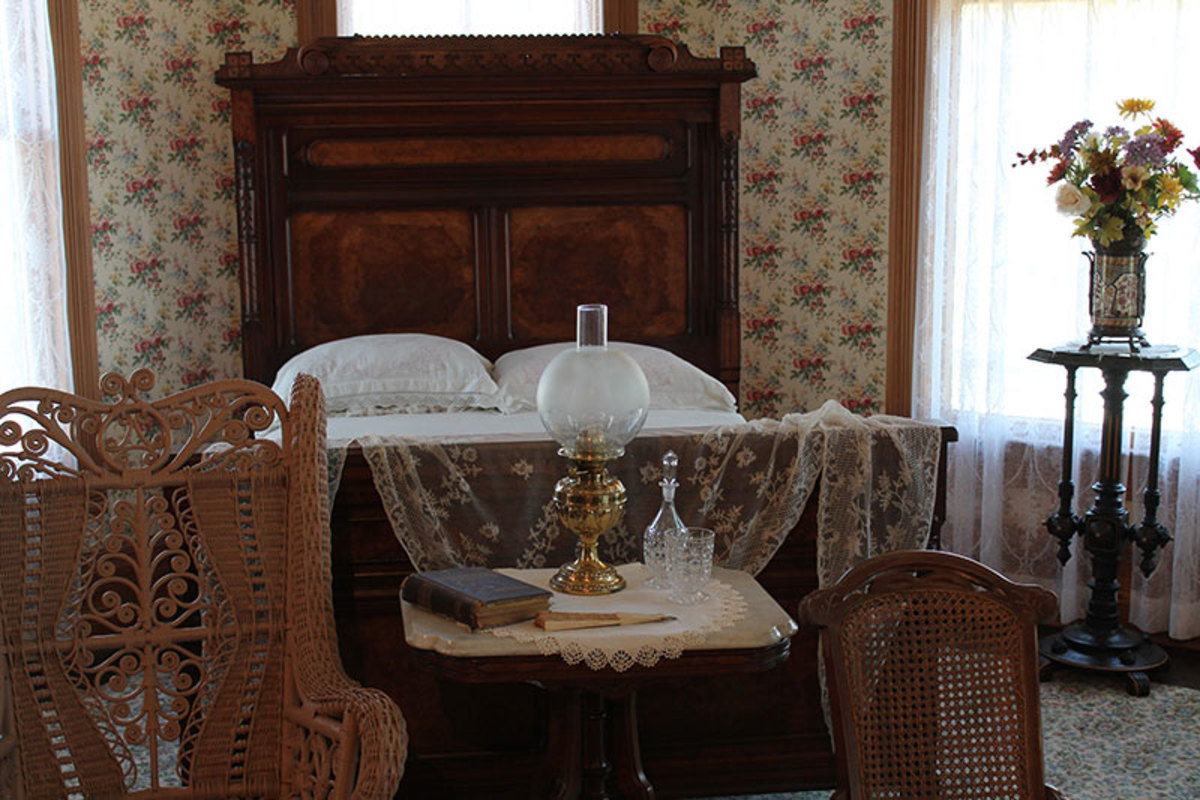 Ad rounds up 9 tables with a great bedside manner by julie daniels the perfect nightstand (or two) can be just what you need to pull your bedroom furniture together. Vintage Bedrooms | Bedrooms of the 1800s-1900s | HubPages