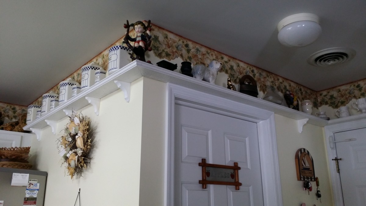 A fine balance had to be kept between trains, people and festival elements. I Love Plate Rails - Bedroom Kitchen Living Room and