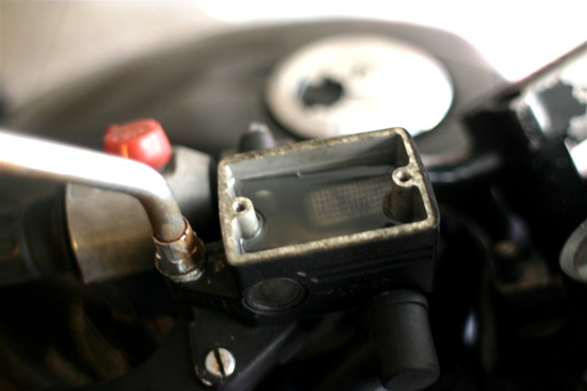 Oem dot 3 domestic brake fluid is formulated for use in domestic vehicles, including gm, chrysler, ford and others · compatible with factory fill . How to Check Brake Fluid | AxleAddict