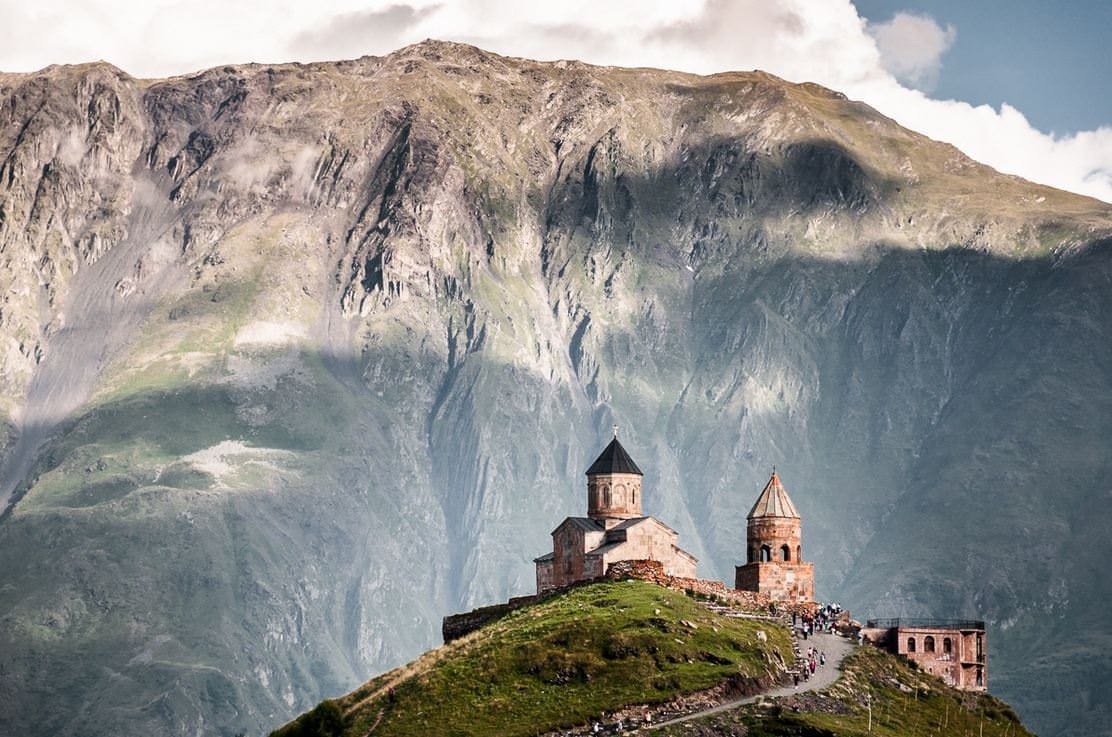 Мне нравилось узнавать о разных местах, и мне больше всего понравилась поездка . Ekskursiya Tur Kazbegi I Troickaya Cerkov V Gergeti