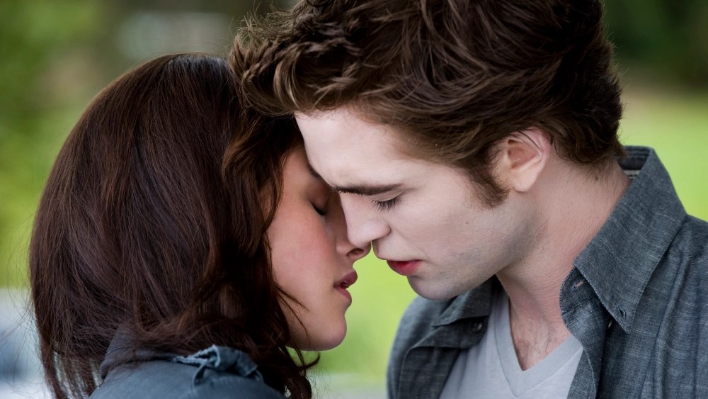 ‘Twilight’ Director Says Studio Gave Her a ‘Mini Cupcake’ to Celebrate Film’s Success: Male Directors Get a ‘Car or a Three-Picture Deal or Whatever You Want’