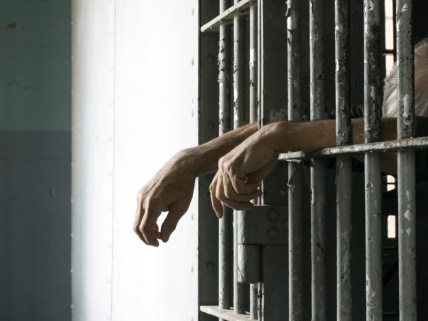 Homem que deveria ficar preso 2 dias passa 210 atrás das grades | VEJA