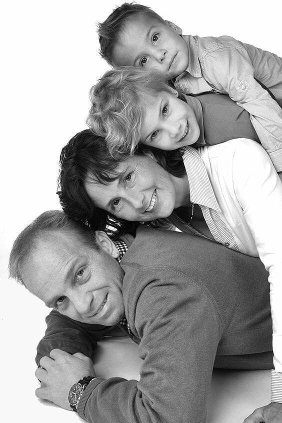 family photoshoot ideas family photoshoot ideas in studio family photoshoot ideas at home family picture ideas outfits family photoshoot ideas outdoor family photoshoot ideas with baby unique family photo ideas family of 3 photoshoot ideas family of 4 photoshoot ideas couple photoshoot ideas what should i wear to a family photo shoot what colors are best for family photos is it ok to wear black in family photos