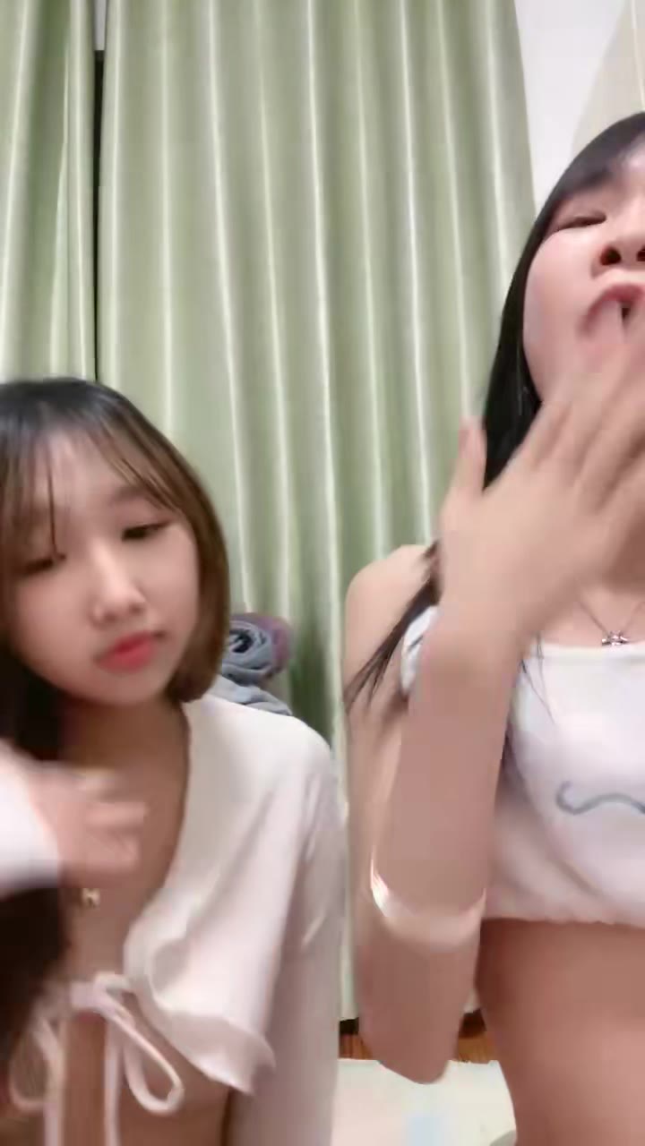两个00后嫩妹 双女激情诱惑  粉嫩小穴 互摸奶子  #直播