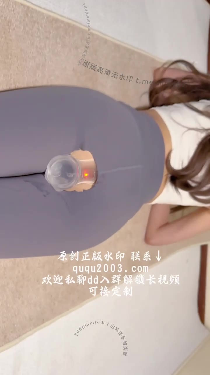 身高178体重50的黄推博主练习瑜伽，今天突发奇想把假jj塞丝袜里面，然后最外面是瑜伽裤里丝，拍之前觉得应该会非常烧，拍完才发现那雀食很烧，接下来话不多说，静静欣赏我的晚间瑜伽吧。