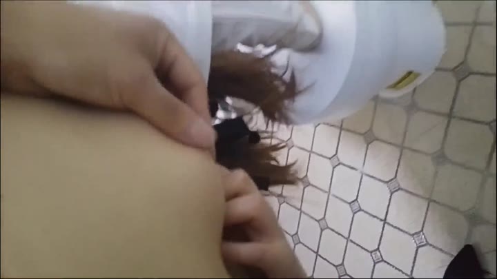 波哥盛世大厦和刚下班的银行小白领在洗手间一边和王经理打电话一边开草高清无水印