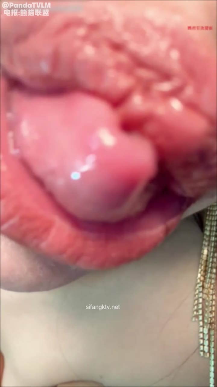 剧情演绎干儿子来舔干妈的丝袜脚