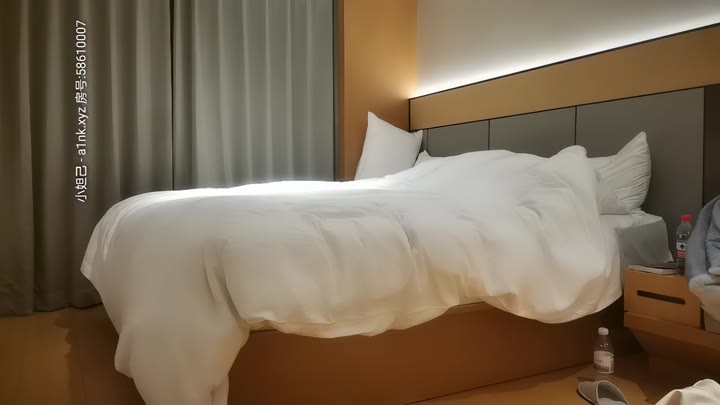 【#文轩探花】高颜值大长腿黑衣妹子，沙发调情再到床上骑乘快速抽插呻吟晃动奶子