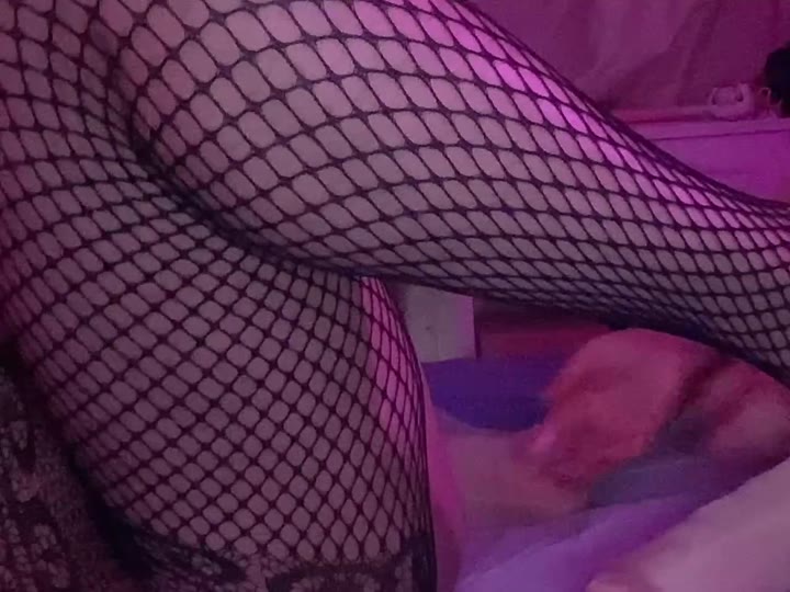 推特足控女神迪迪黑丝网袜足交