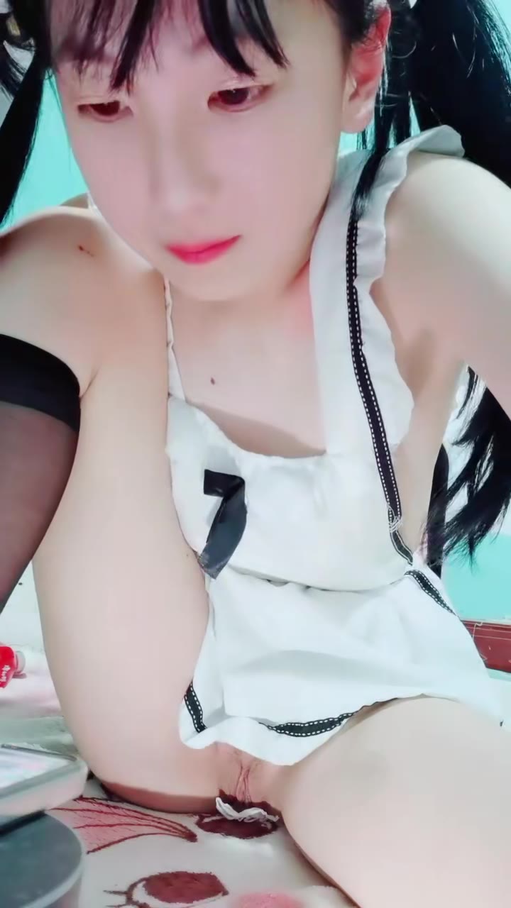#福利姬 双马尾清纯妹子 女仆装微毛嫩穴