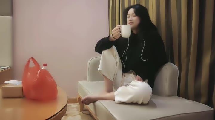 【#小马寻花】之古典美女相貌端，醉酒被叫来上班