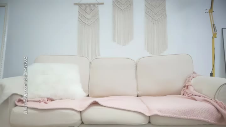 【#千人斩探花】（第一炮）今晚约了个花裙妹子，穿上黑丝撕裆口交舔弄，骑乘后入猛操呻吟大声非常诱人